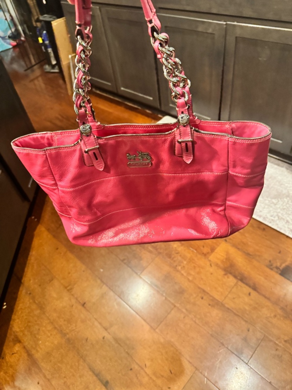 Bold, eye-catching Coach hot pink leather tote with silver-tone chain detail 💗✨ - Picture 14 of 16